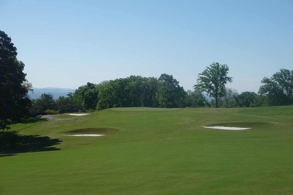 10th Hole at Lookout Mountain Club (570 Yard Par 5)